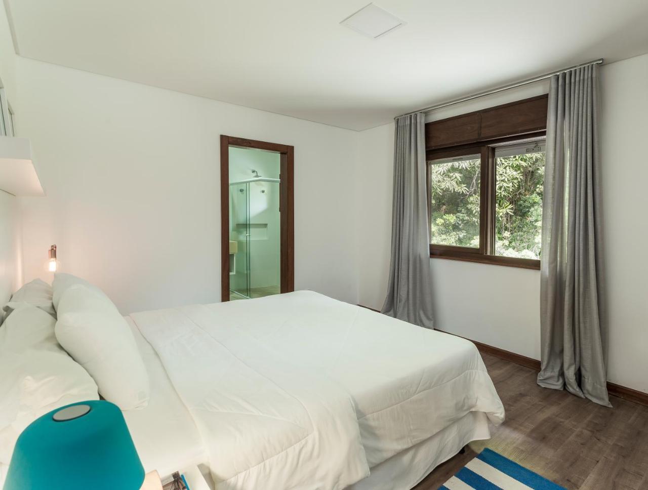 Haute Haus - 2*